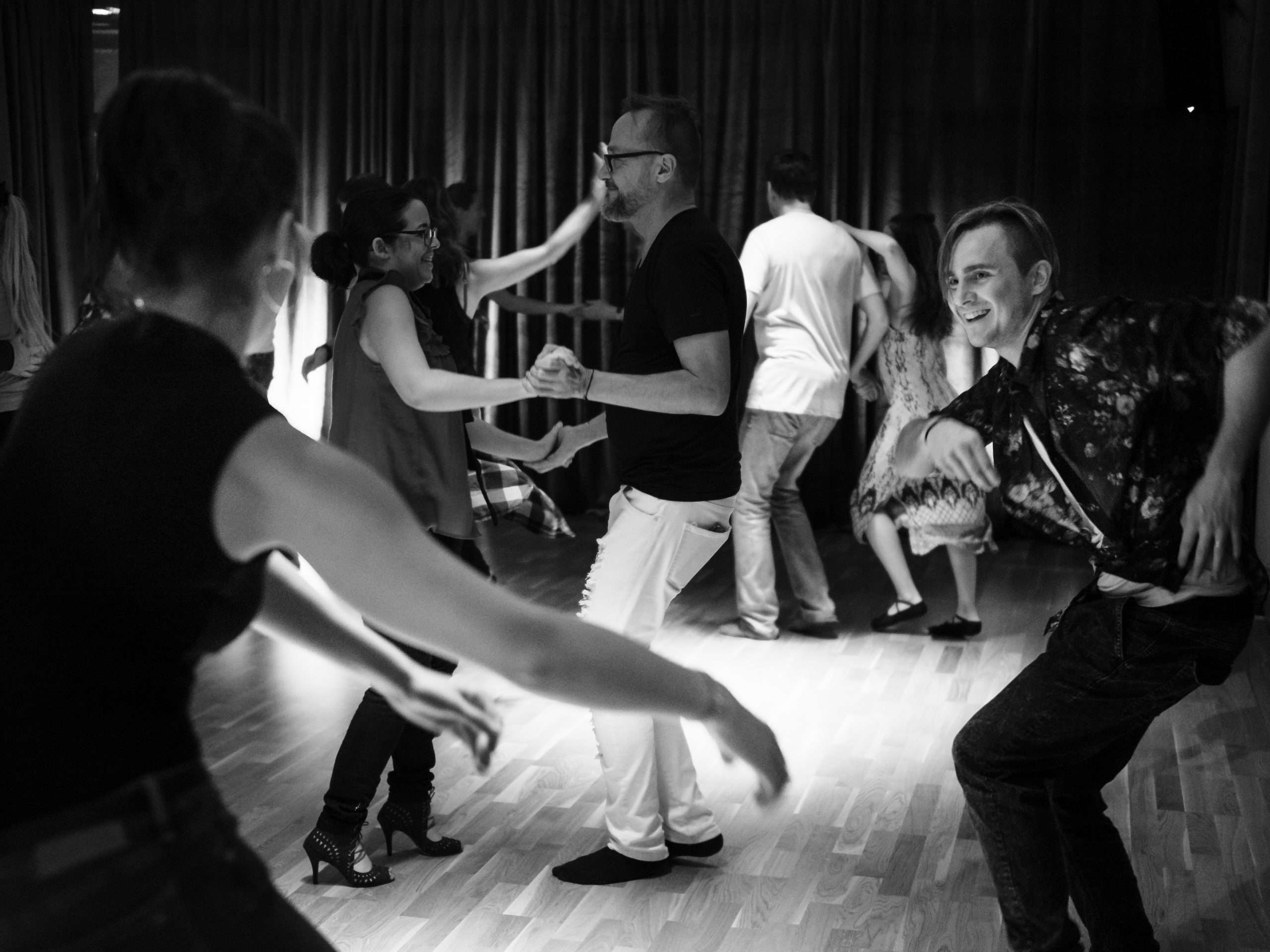3 important questions about salsa music Avec Dance Club